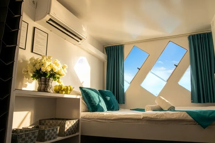 AMBA upper-deck cabin, cabins 8, 9 and 12