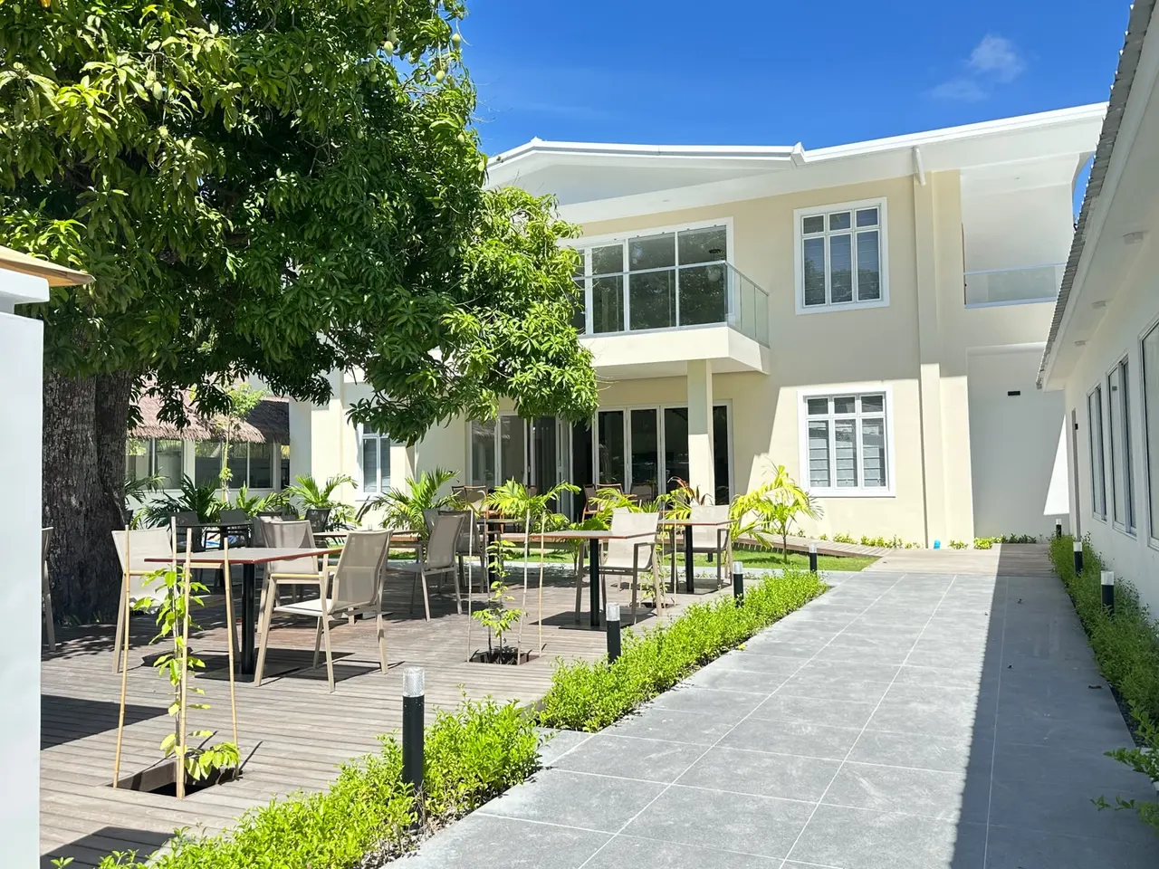 Garden terrace with outdoor seating beside Cozy Nest on Fuvahmulah
