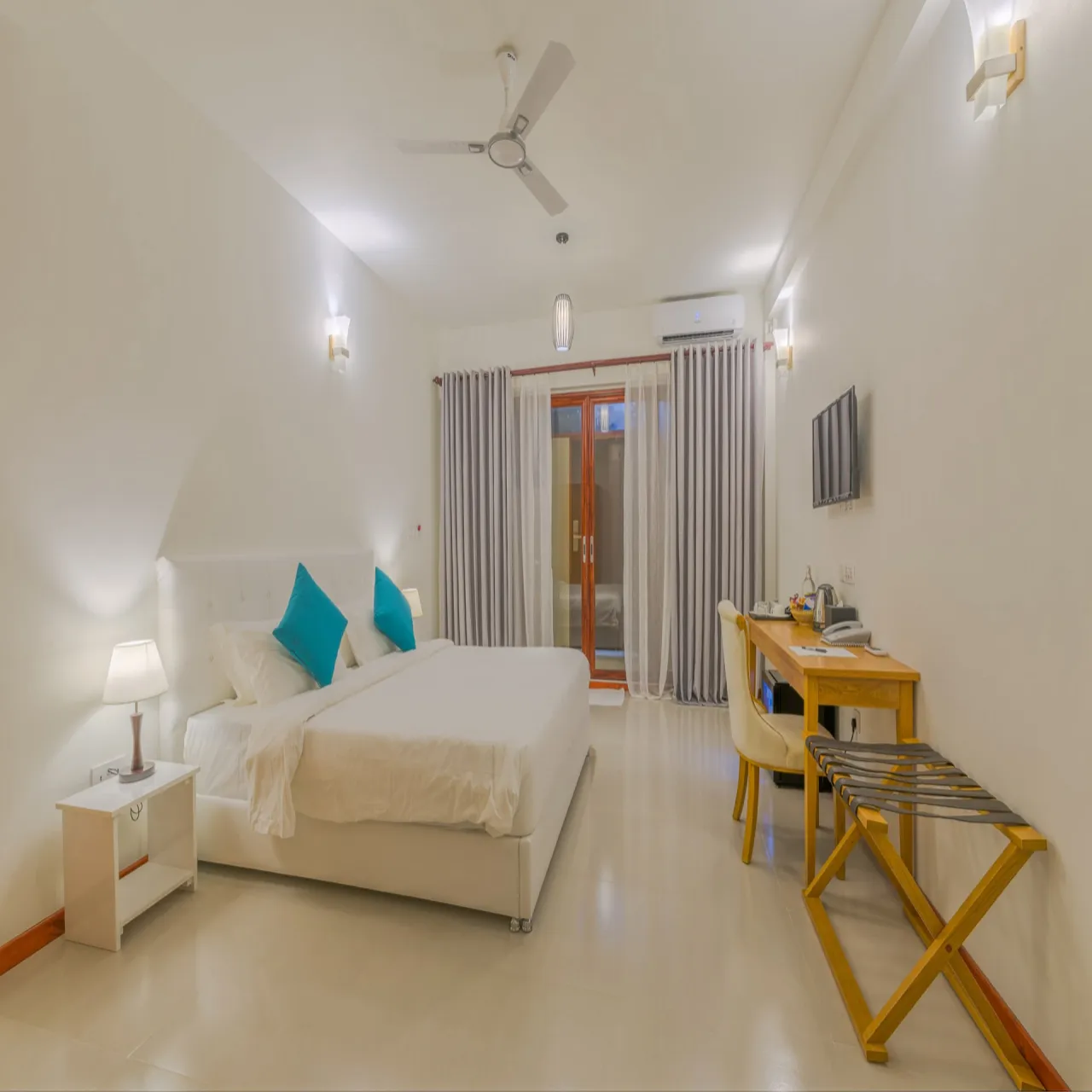 Room Super Deluxe With Bathtub at White Sand Dhigurah on Dhigurah, Maldives